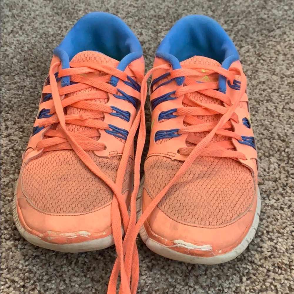 Nike free run tennis shoes